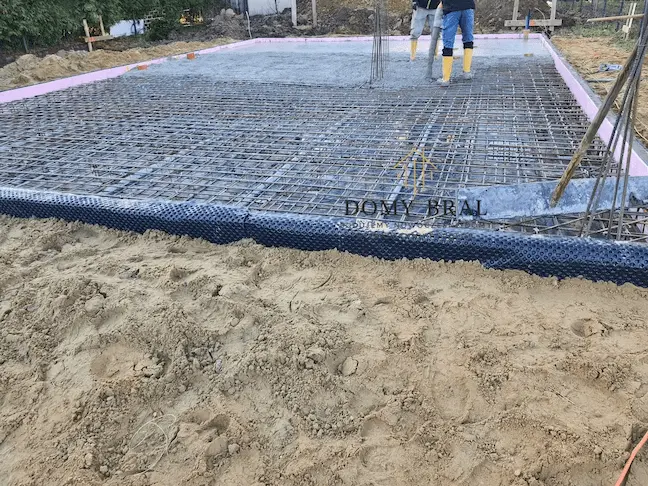 Zdjęcie z budowy: Wylewanie betonu na płytę fundamentową