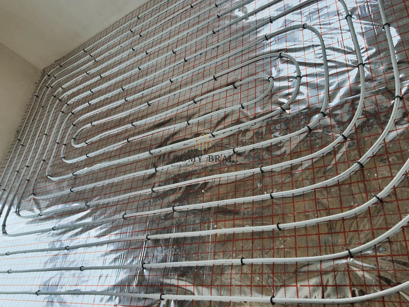 Zdjęcie z budowy: Układanie rur ogrzewania podłogowego