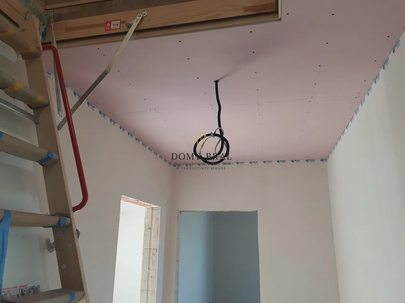 Instalacja elektryczna, schody strychowe