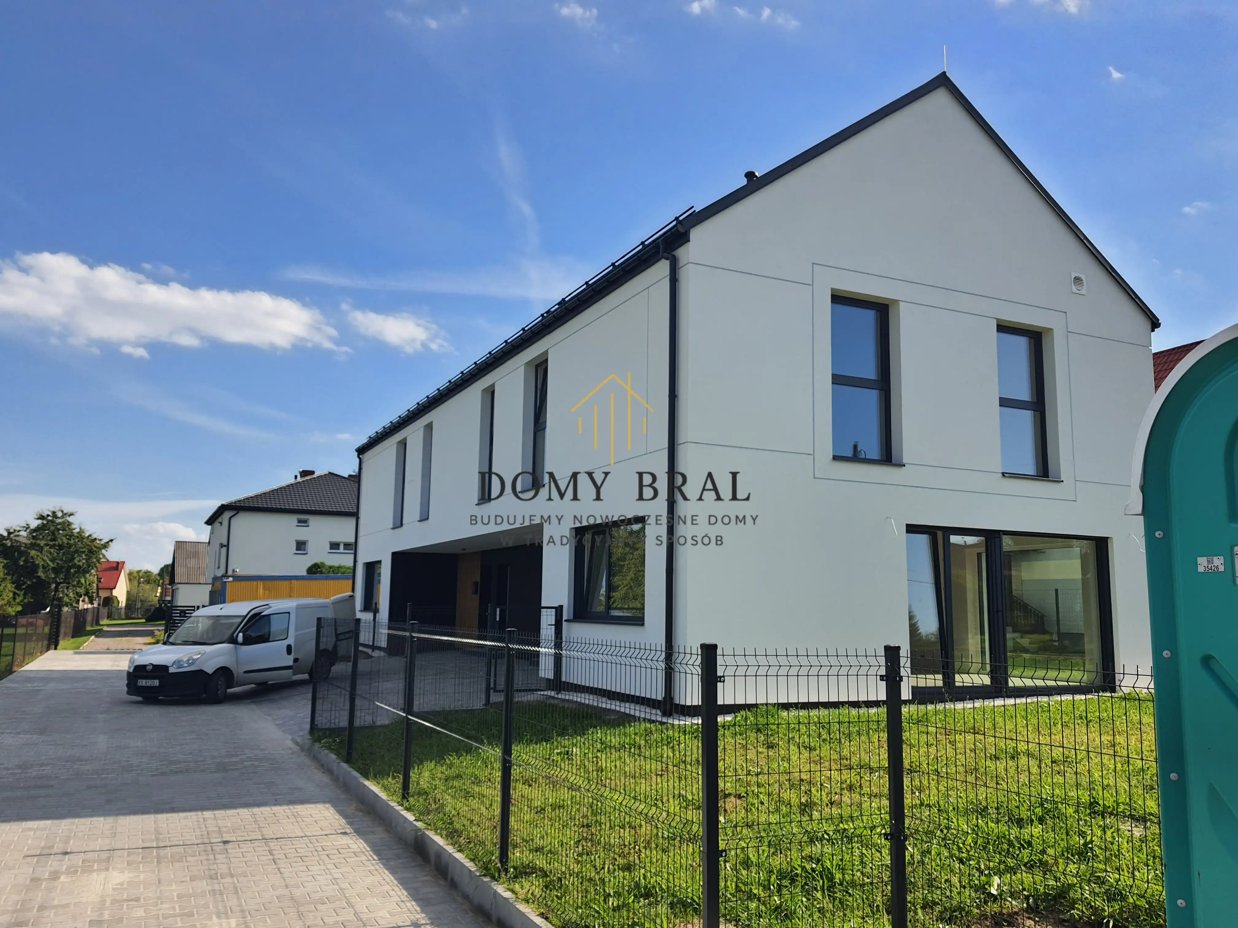 Zdjęcie z budowy: Gotowy budynek jednorodzinny, zagospodarkowanie terenu, kostka brukowa