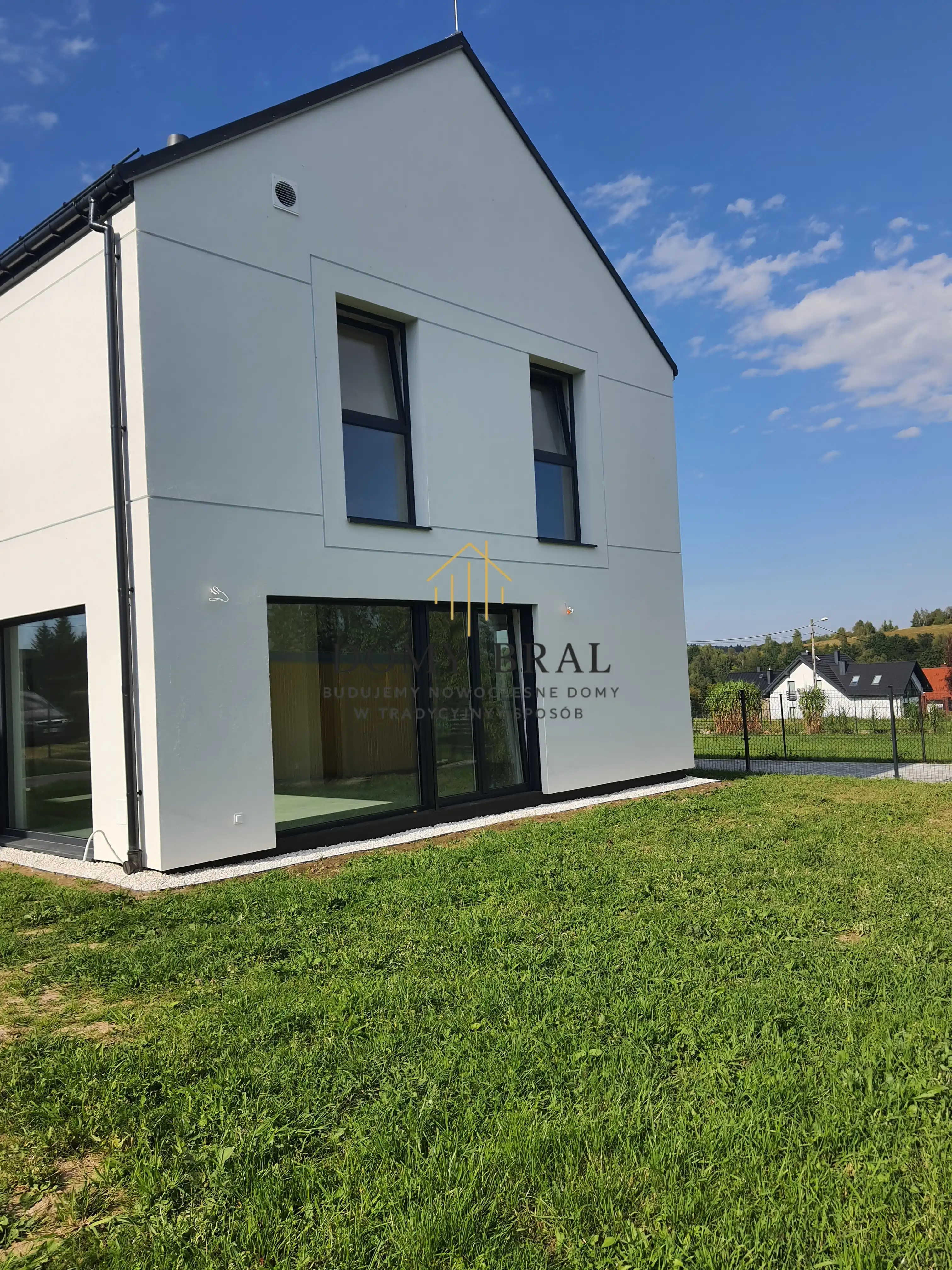 Zdjęcie z budowy: Gotowy budynek jednorodzinny, zagospodarkowanie terenu, kostka brukowa