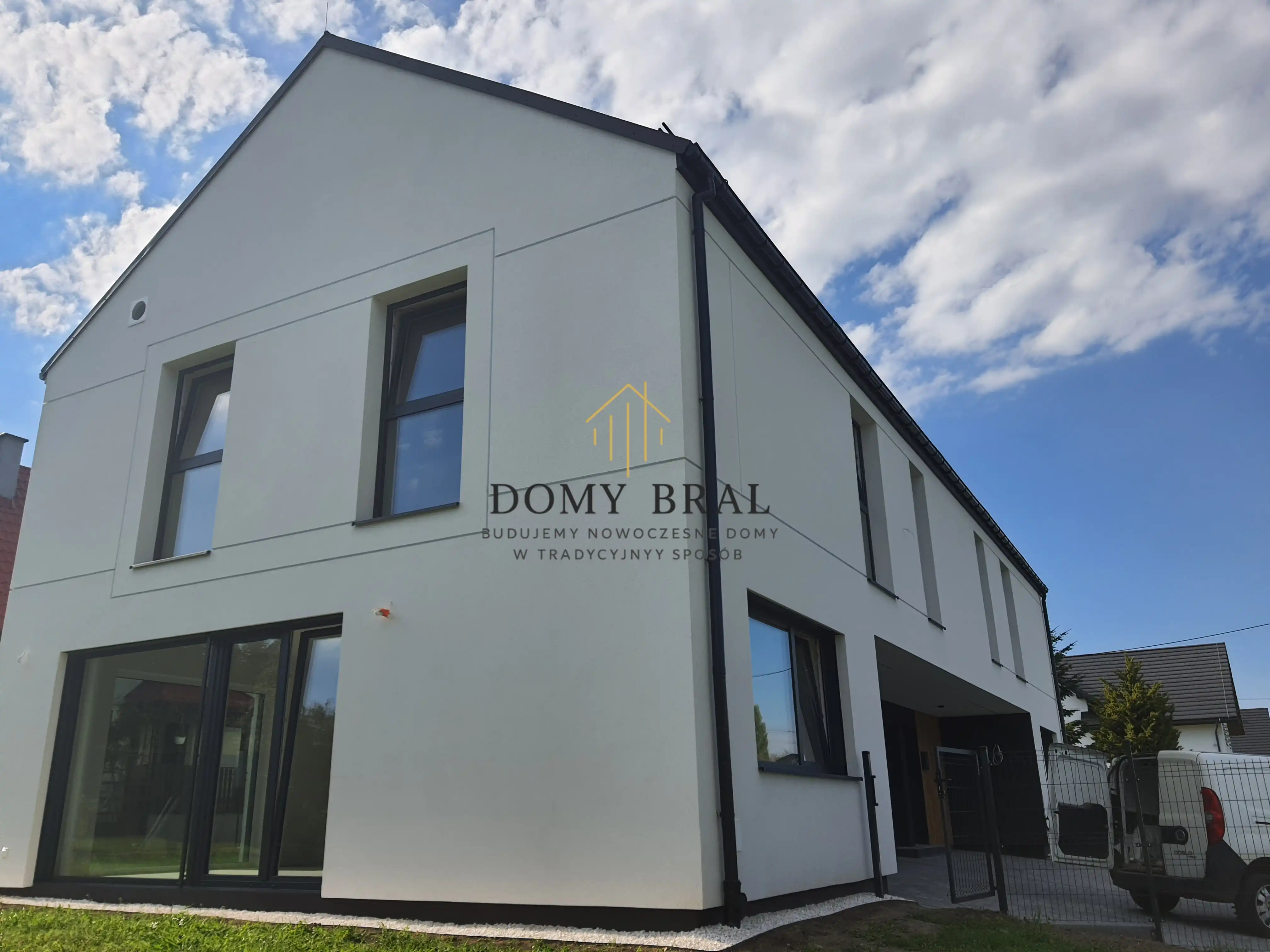 Zdjęcie z budowy: Gotowy budynek jednorodzinny, zagospodarkowanie terenu, kostka brukowa